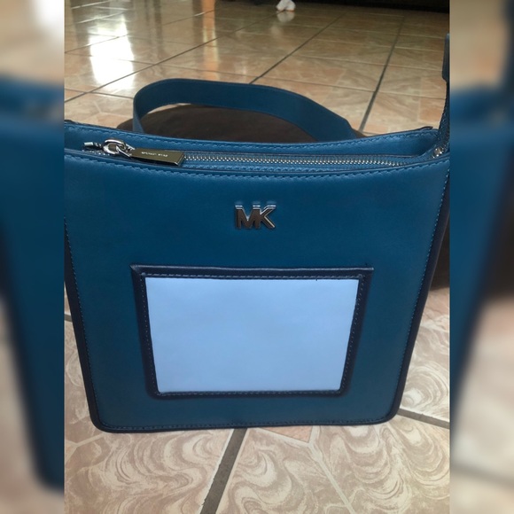 Mk Purse - Picture 2 of 7